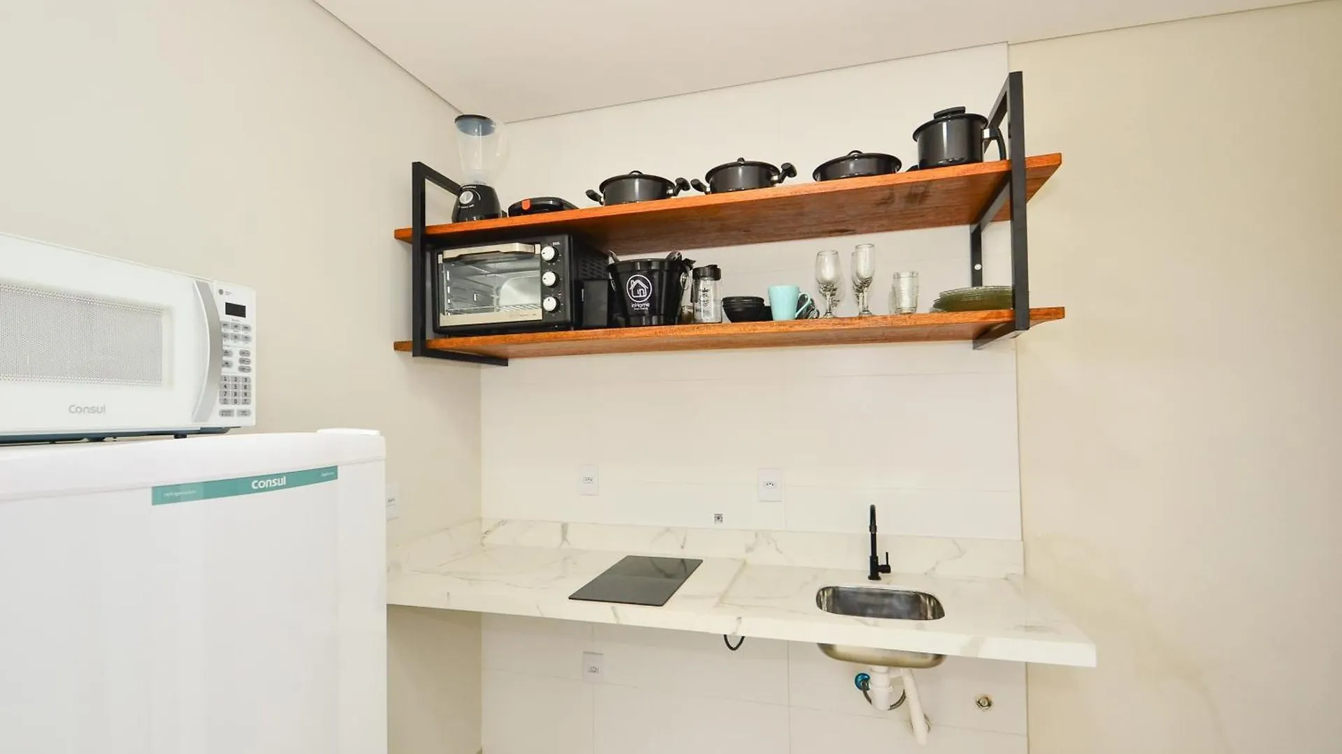 InHome - Estúdio superior 01, ambiente bem iluminado para 2 hóspedes no Campeche N1562 Florianópolis