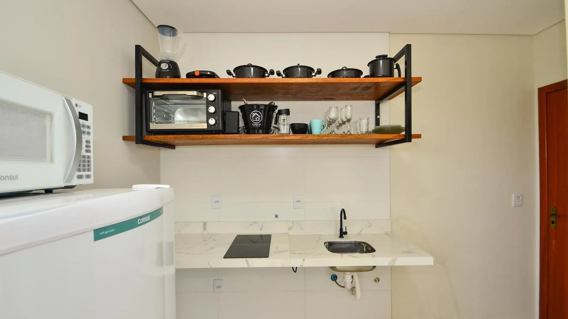 Apartamento InHome - Estúdio superior 01, ambiente bem iluminado para 2 hóspedes no Campeche N1562 Florianópolis