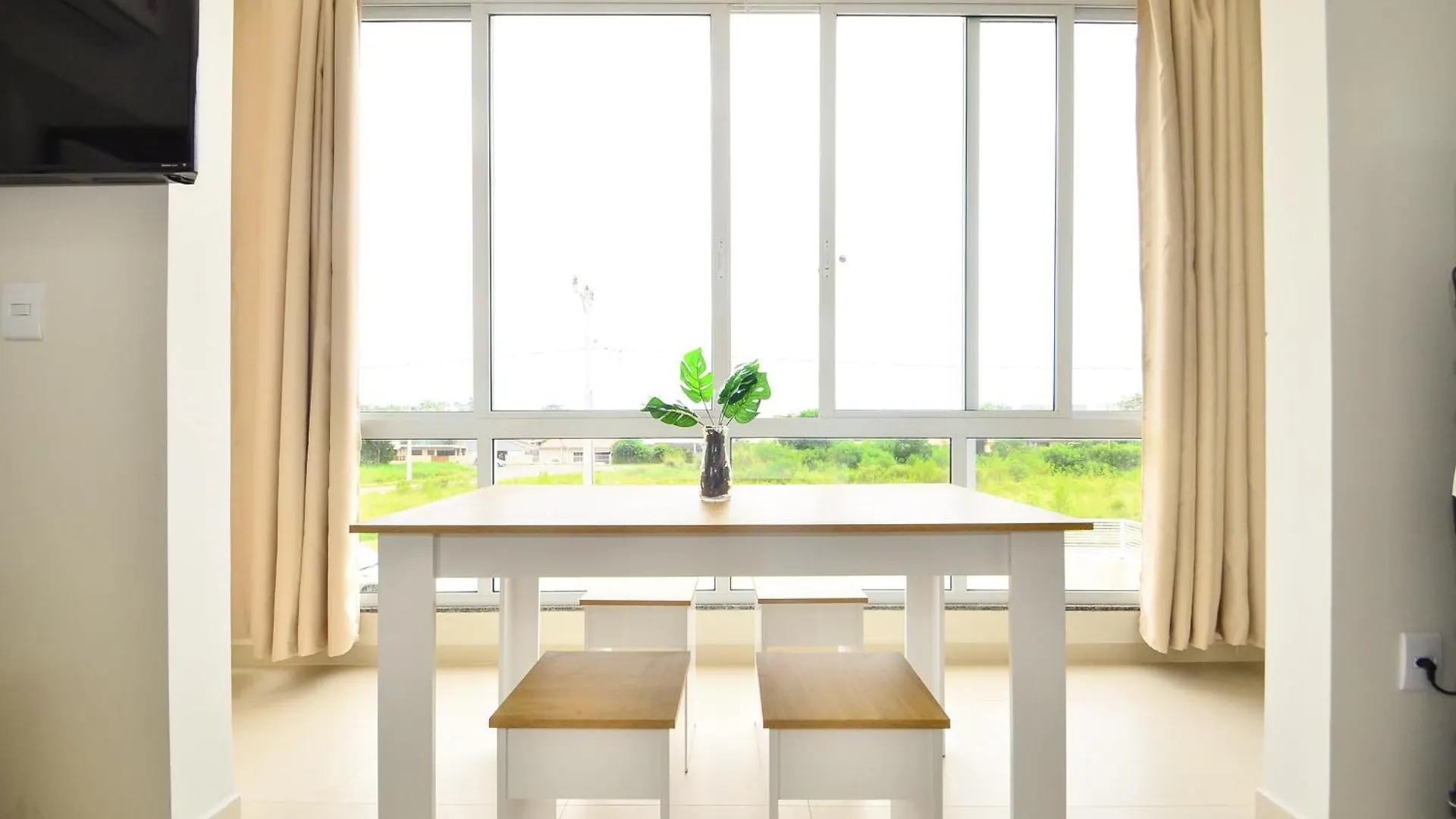Apartamento InHome - Estúdio superior 01, ambiente bem iluminado para 2 hóspedes no Campeche N1562 Florianópolis Brasil