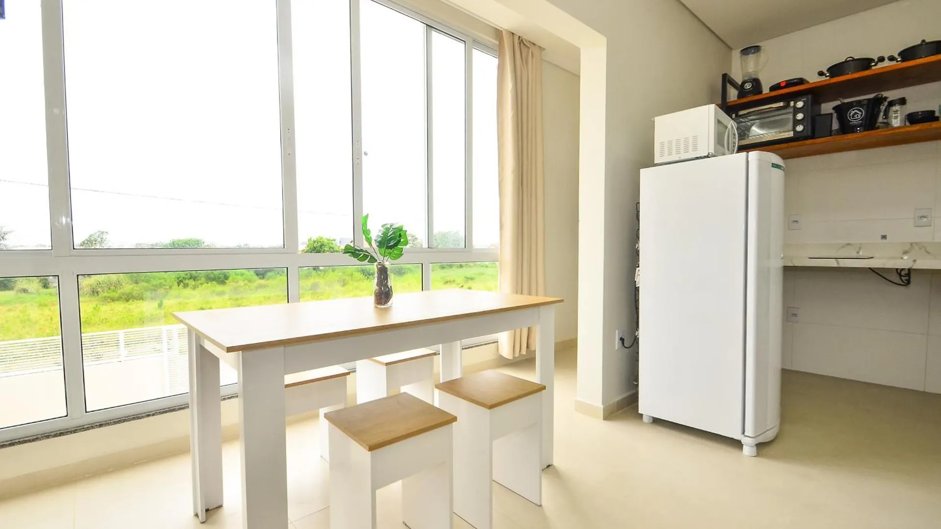 InHome - Estúdio superior 01, ambiente bem iluminado para 2 hóspedes no Campeche N1562 Florianópolis Apartamento